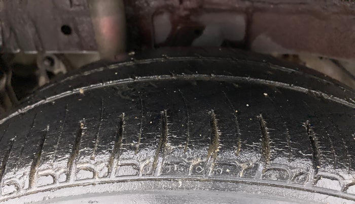 2017 Mahindra KUV 100 NXT K2 P 6 STR, Petrol, Manual, 38,447 km, Right Rear Tyre Tread