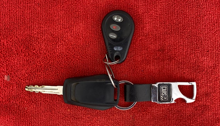 2017 Mahindra KUV 100 NXT K2 P 6 STR, Petrol, Manual, 38,447 km, Key Close Up