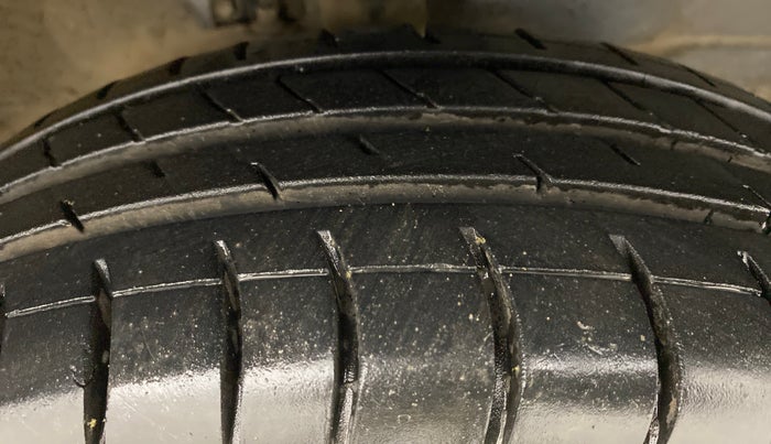 2012 Maruti Wagon R 1.0 VXI, Petrol, Manual, 67,318 km, Right Front Tyre Tread