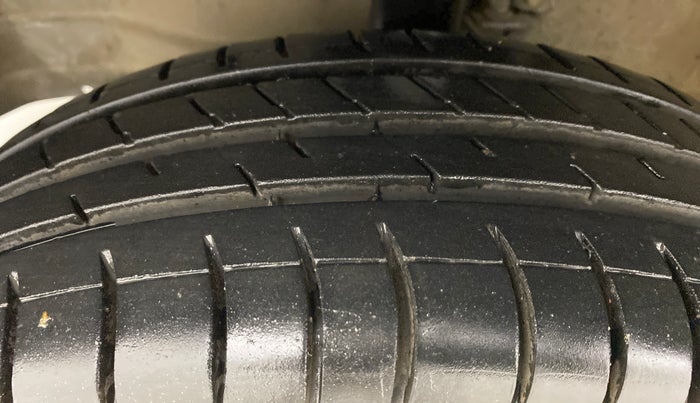 2012 Maruti Wagon R 1.0 VXI, Petrol, Manual, 67,318 km, Left Front Tyre Tread