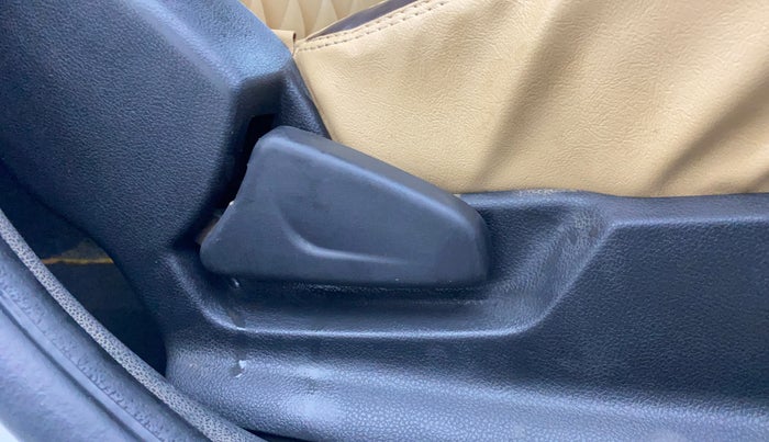 2016 Renault Kwid RXT 0.8, Petrol, Manual, 73,050 km, Driver Side Adjustment Panel