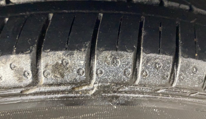 2018 Volkswagen Ameo HIGHLINE PLUS 1.0L 16 ALLOY, Petrol, Manual, 61,244 km, Right Front Tyre Tread