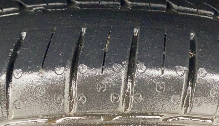 2018 Volkswagen Ameo HIGHLINE PLUS 1.0L 16 ALLOY, Petrol, Manual, 61,244 km, Left Front Tyre Tread