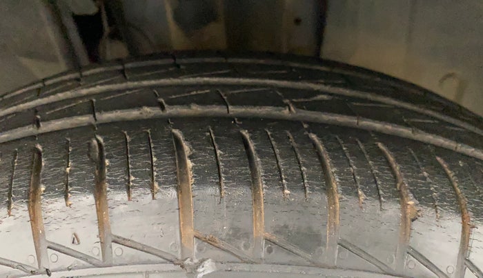 2019 Renault TRIBER RXZ, Petrol, Manual, 37,417 km, Right Front Tyre Tread