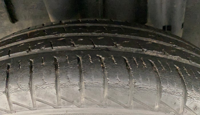 2019 Renault TRIBER RXZ, Petrol, Manual, 37,417 km, Right Rear Tyre Tread