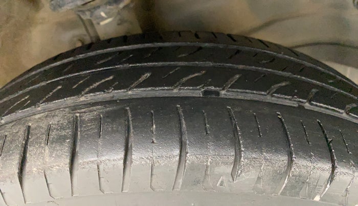 2011 Maruti Wagon R 1.0 VXI, Petrol, Manual, 69,138 km, Right Front Tyre Tread