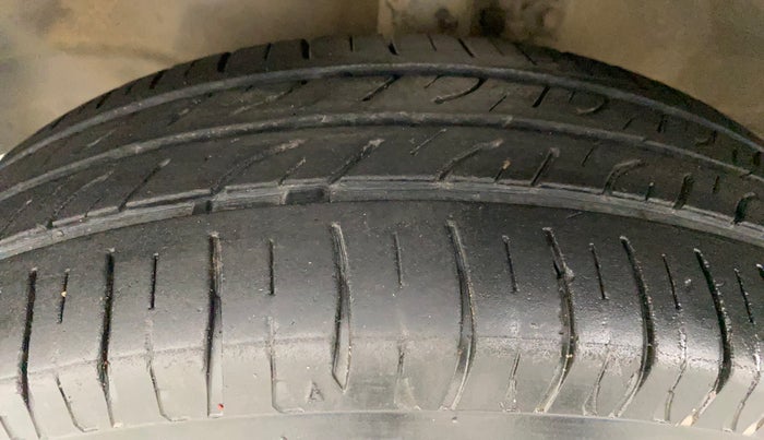2011 Maruti Wagon R 1.0 VXI, Petrol, Manual, 69,138 km, Left Front Tyre Tread