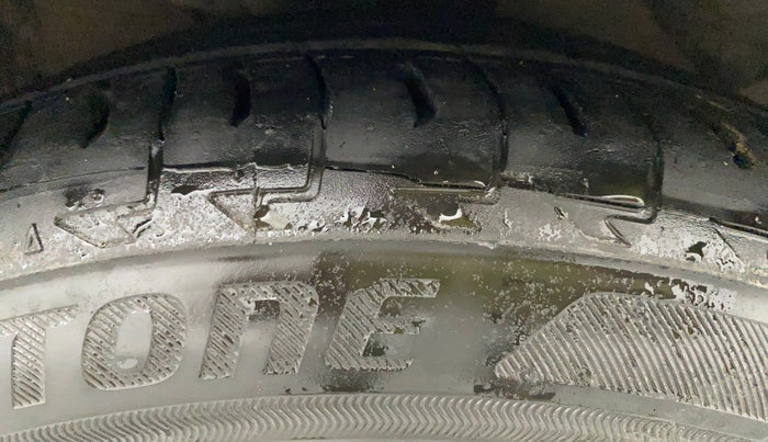 2011 Hyundai Verna FLUIDIC 1.6 VTVT SX OPT AT, Petrol, Automatic, 74,799 km, Right Front Tyre Tread