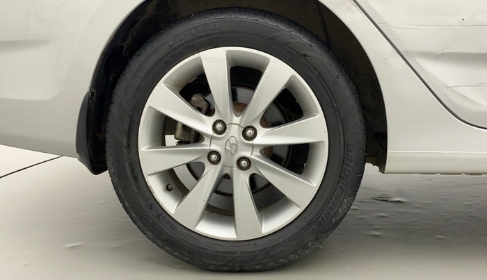 2011 Hyundai Verna FLUIDIC 1.6 VTVT SX OPT AT, Petrol, Automatic, 74,799 km, Right Rear Wheel