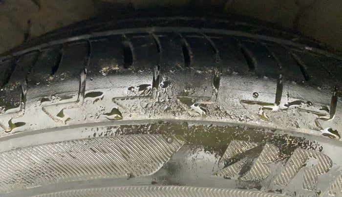 2011 Hyundai Verna FLUIDIC 1.6 VTVT SX OPT AT, Petrol, Automatic, 74,799 km, Left Front Tyre Tread