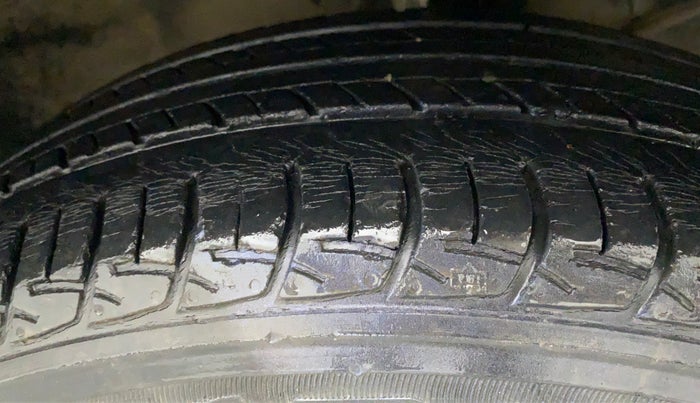 2017 Maruti Baleno DELTA PETROL 1.2, Petrol, Manual, 55,600 km, Right Front Tyre Tread