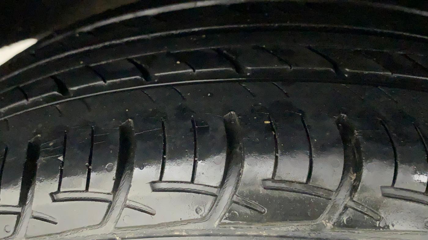 2017 Maruti Baleno DELTA PETROL 1.2, Petrol, Manual, 55,600 km, Right Rear Tyre Tread