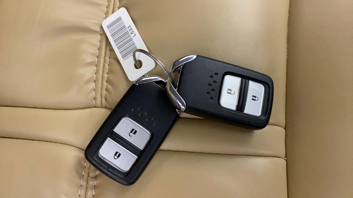 2024 Honda ELEVATE V MT, Petrol, Manual, 8,928 km, Key Close Up