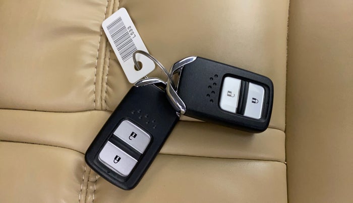 2024 Honda ELEVATE V MT, Petrol, Manual, 8,928 km, Key Close Up
