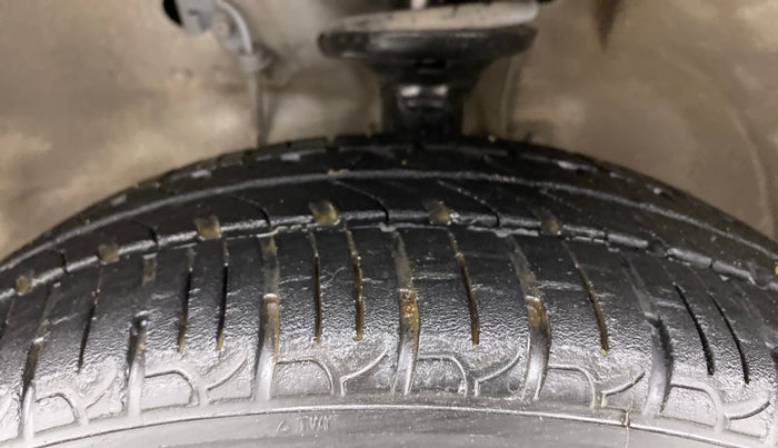 2013 Maruti Wagon R Stingray VXI, Petrol, Manual, 55,229 km, Left Front Tyre Tread