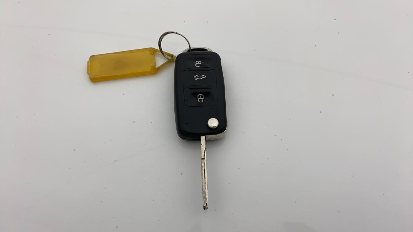 2017 Volkswagen Ameo COMFORTLINE 1.2L, CNG, Manual, 95,155 km, Key Close Up