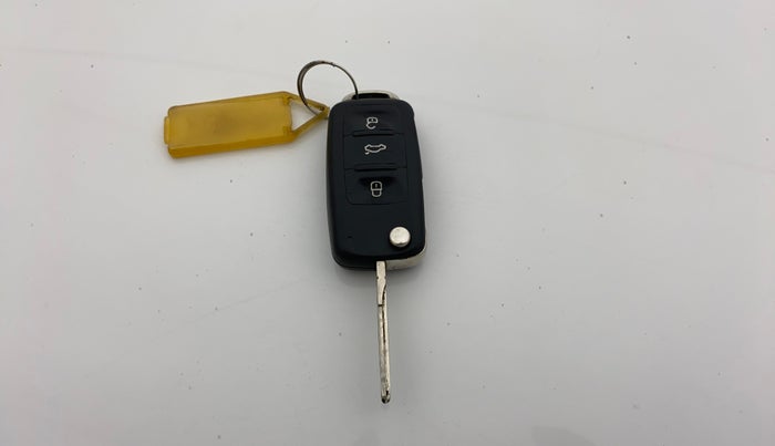 2017 Volkswagen Ameo COMFORTLINE 1.2L, CNG, Manual, 95,155 km, Key Close Up