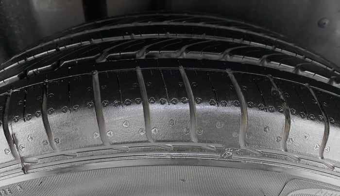 2020 MG HECTOR SHARP DCT PETROL, Petrol, Automatic, 4,186 km, Right Rear Tyre Tread