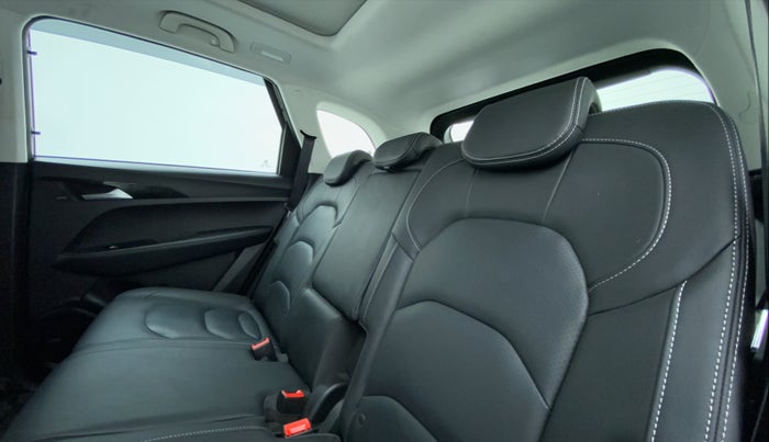 2020 MG HECTOR SHARP DCT PETROL, Petrol, Automatic, 4,186 km, Right Side Rear Door Cabin