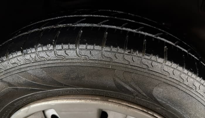 2015 Maruti Alto K10 VXI (O), Petrol, Manual, 86,069 km, Right Front Tyre Tread