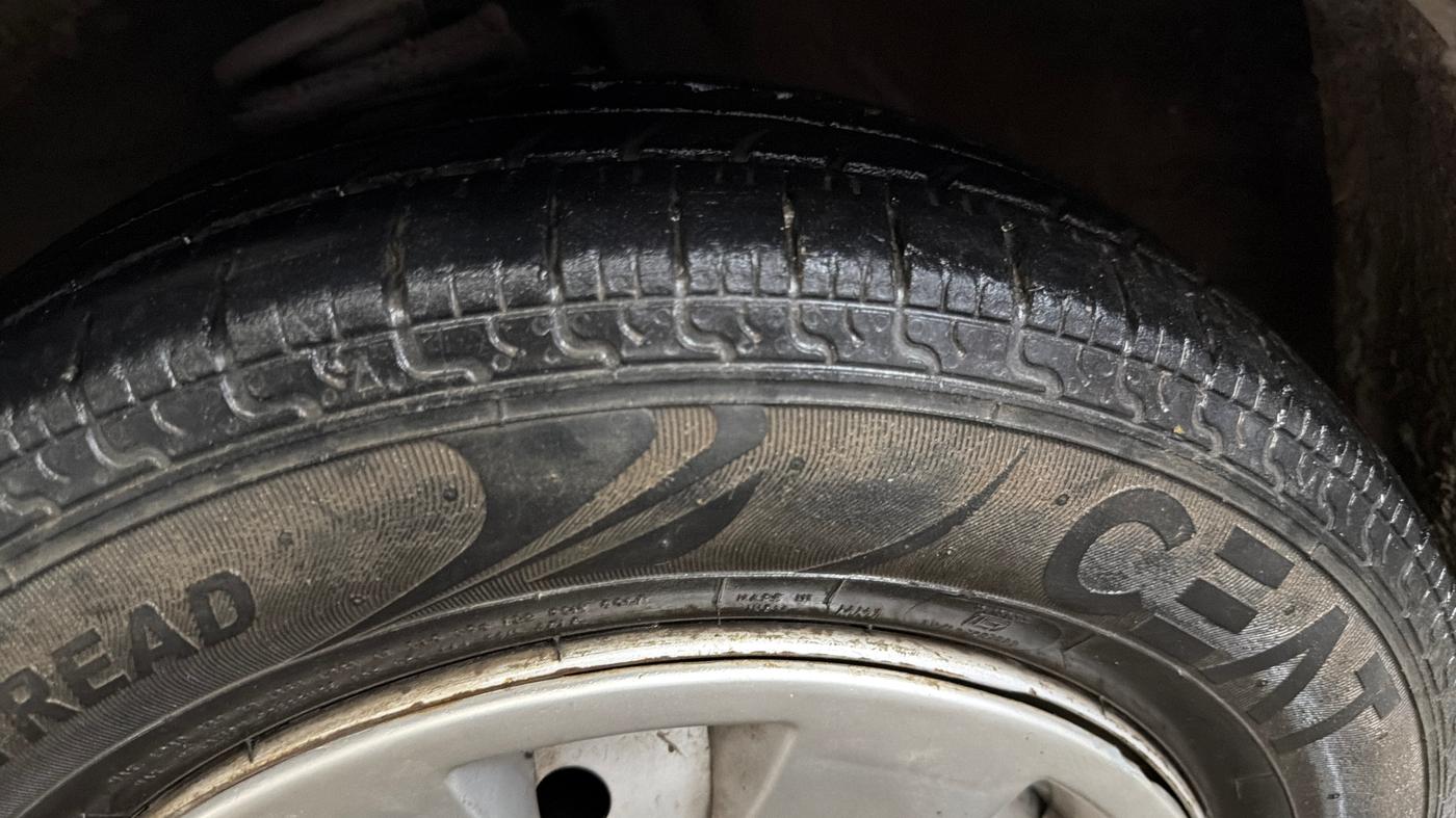 2015 Maruti Alto K10 VXI (O), Petrol, Manual, 86,069 km, Left Front Tyre Tread