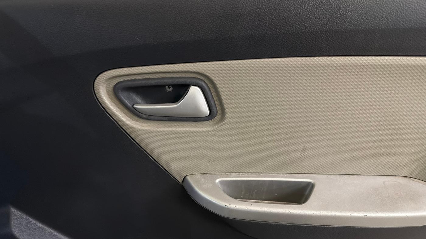 2015 Maruti Alto K10 VXI (O), Petrol, Manual, 86,069 km, Driver Side Door Panels Control