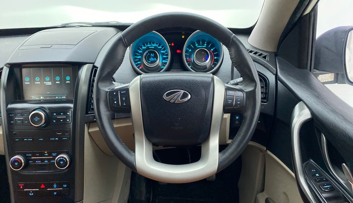 2017 Mahindra XUV500 W10 FWD, Diesel, Manual, 40,984 km, Steering Wheel Close Up