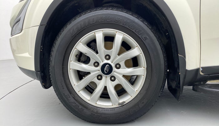 2017 Mahindra XUV500 W10 FWD, Diesel, Manual, 40,984 km, Left Front Wheel