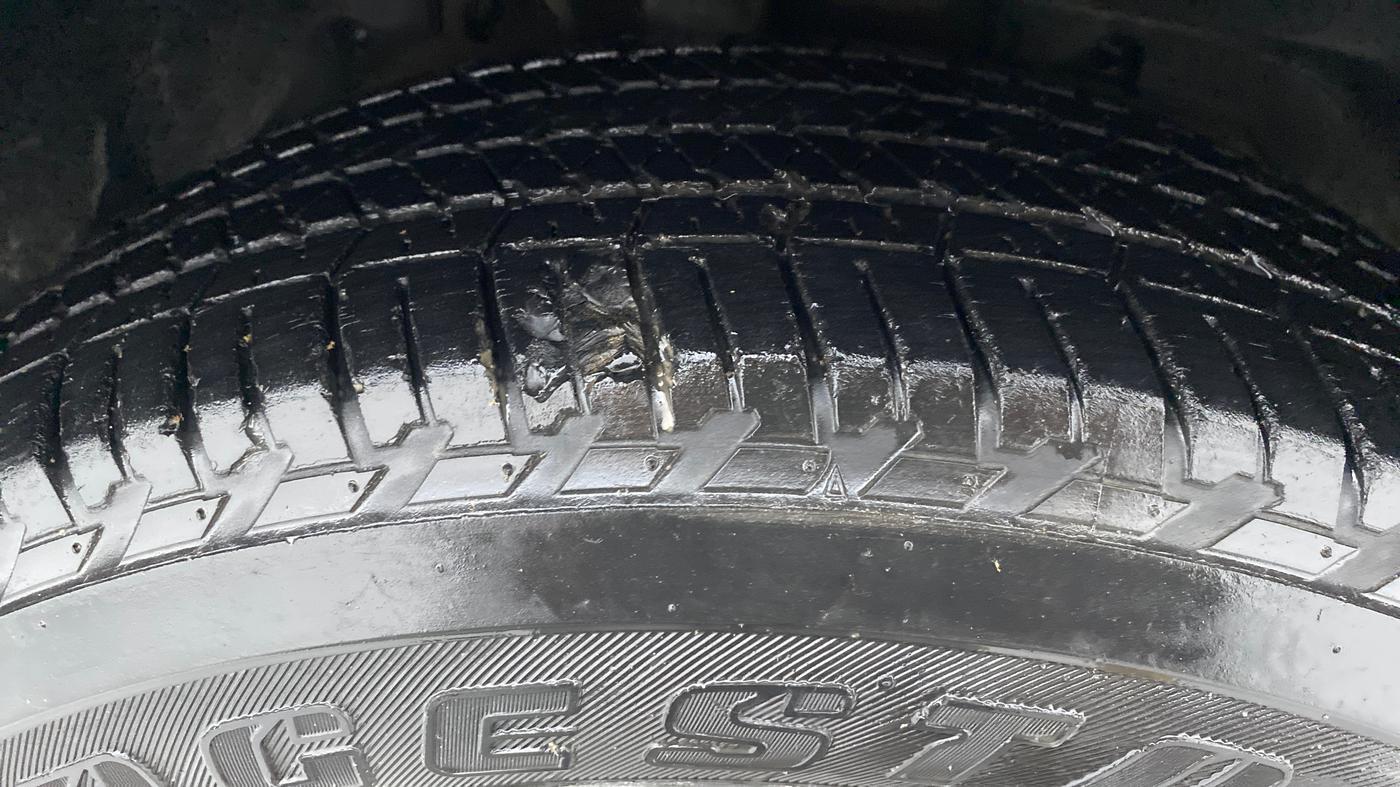 2017 Mahindra XUV500 W10 FWD, Diesel, Manual, 40,984 km, Right Front Tyre Tread