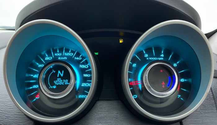 2017 Mahindra XUV500 W10 FWD, Diesel, Manual, 40,984 km, Odometer Image