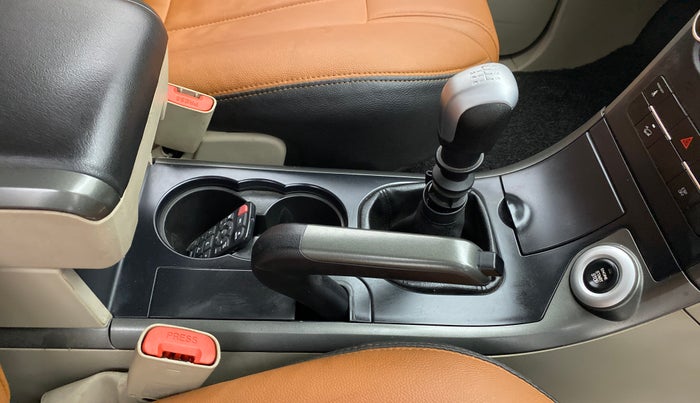 2017 Mahindra XUV500 W10 FWD, Diesel, Manual, 40,984 km, Gear Lever