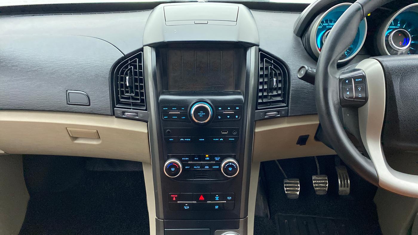 2017 Mahindra XUV500 W10 FWD, Diesel, Manual, 40,984 km, Air Conditioner