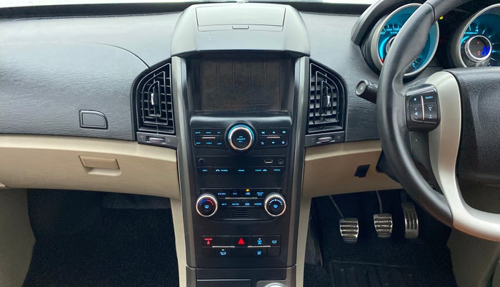 2017 Mahindra XUV500 W10 FWD, Diesel, Manual, 40,984 km, Air Conditioner