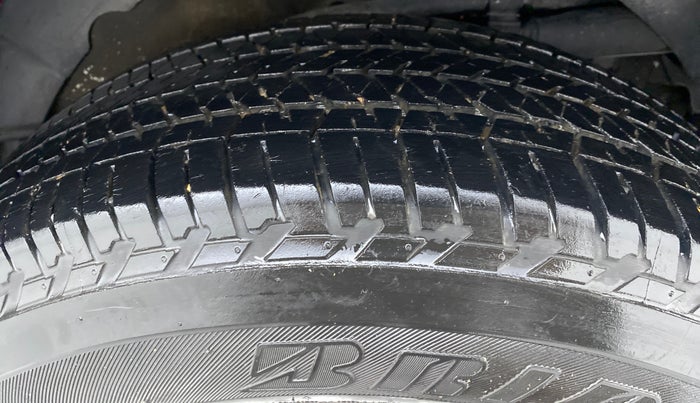 2017 Mahindra XUV500 W10 FWD, Diesel, Manual, 40,984 km, Left Rear Tyre Tread