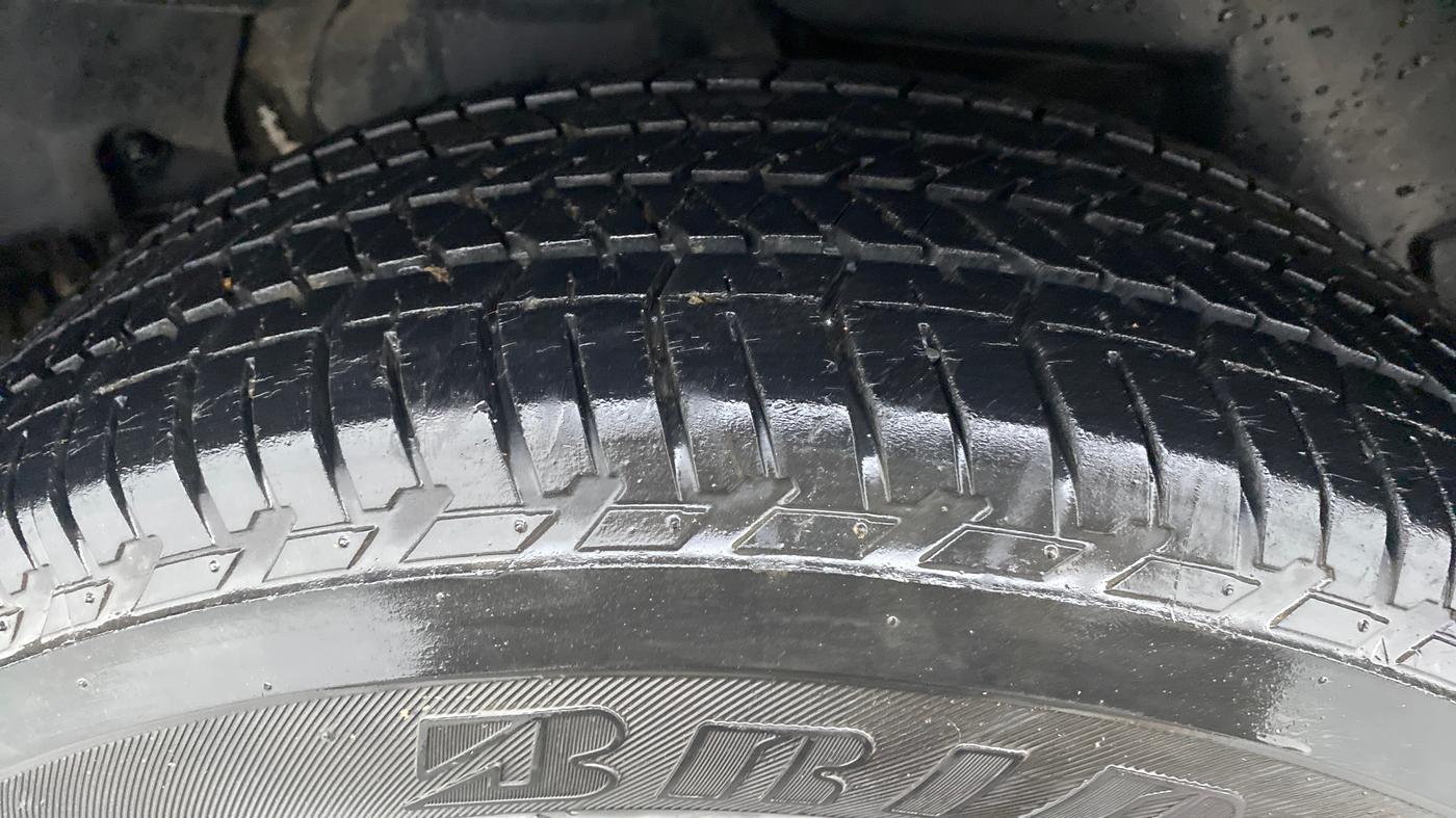 2017 Mahindra XUV500 W10 FWD, Diesel, Manual, 40,984 km, Right Rear Tyre Tread