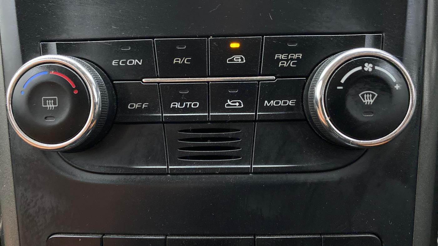 2017 Mahindra XUV500 W10 FWD, Diesel, Manual, 40,984 km, Automatic Climate Control