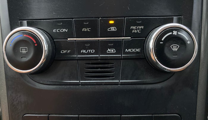 2017 Mahindra XUV500 W10 FWD, Diesel, Manual, 40,984 km, Automatic Climate Control