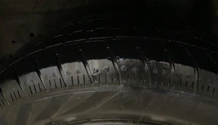 2019 Maruti Celerio VXI CNG, CNG, Manual, 29,929 km, Left Rear Tyre Tread