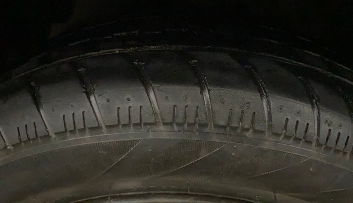 2019 Maruti Celerio VXI CNG, CNG, Manual, 29,929 km, Left Front Tyre Tread
