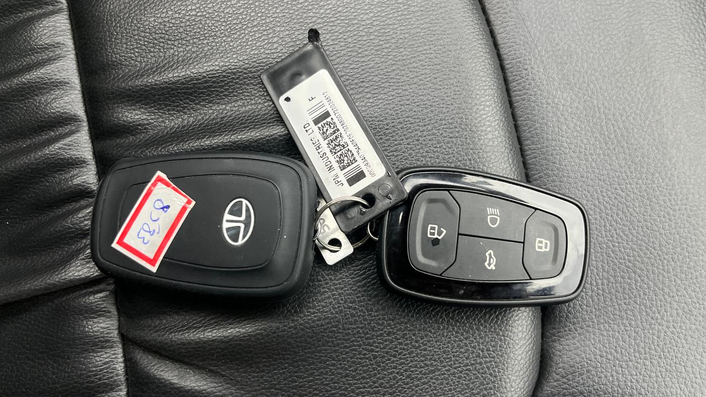 2022 Tata NEXON XZ PLUS PETROL, Petrol, Manual, 26,541 km, Key Close Up