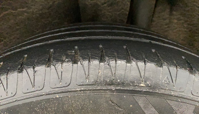 2016 Maruti Vitara Brezza ZDI PLUS, Diesel, Manual, 93,645 km, Left Rear Tyre Tread