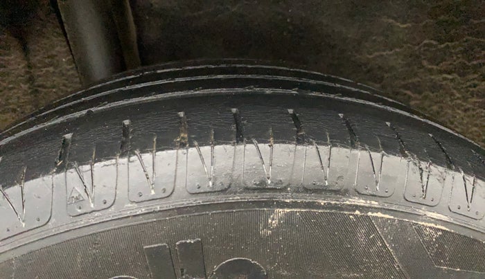 2016 Maruti Vitara Brezza ZDI PLUS, Diesel, Manual, 93,645 km, Right Rear Tyre Tread