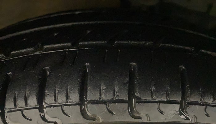 2013 Hyundai i10 SPORTZ 1.2 AT, Petrol, Automatic, 76,045 km, Right Front Tyre Tread