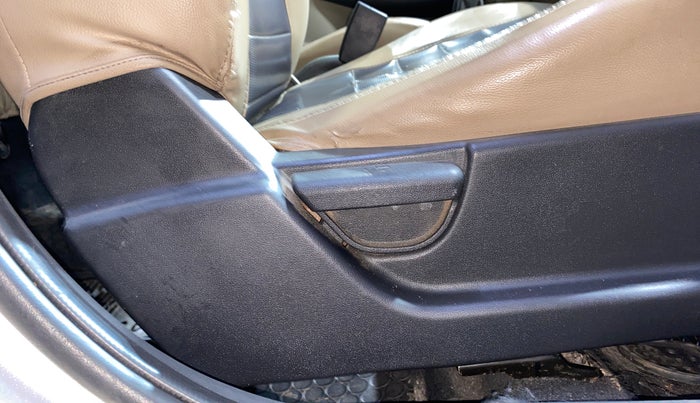 2013 Hyundai i20 SPORTZ 1.2, Petrol, Manual, 66,248 km, Driver Side Adjustment Panel