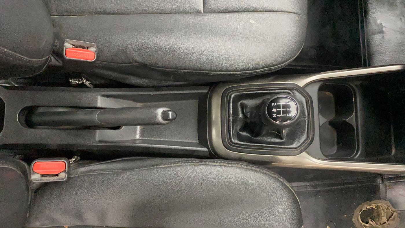 2017 Maruti IGNIS SIGMA 1.2, Petrol, Manual, 86,133 km, Gear Lever