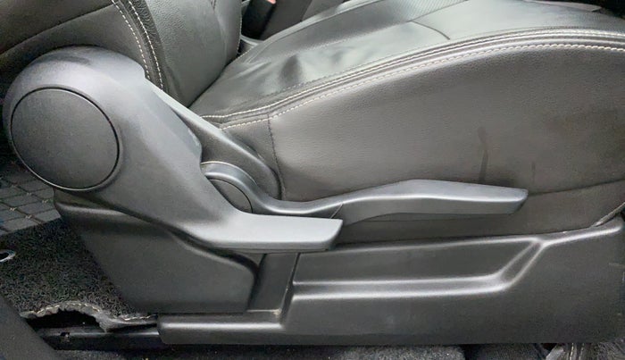 2019 Maruti XL6 ALPHA SHVS  MT, Petrol, Manual, 18,204 km, Driver Side Adjustment Panel