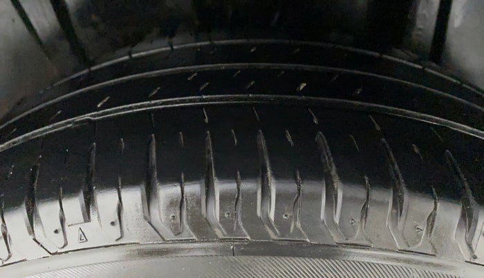 2019 Maruti XL6 ALPHA SHVS  MT, Petrol, Manual, 18,204 km, Left Rear Tyre Tread