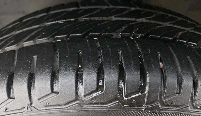 2013 Maruti Wagon R 1.0 VXI, Petrol, Manual, 68,493 km, Left Front Tyre Tread