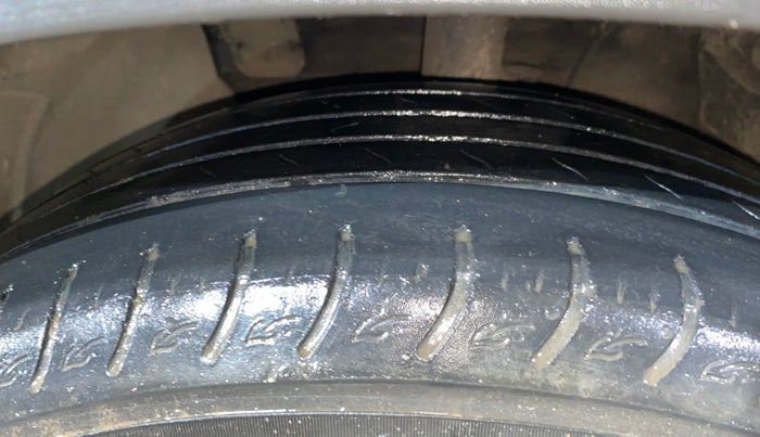 2022 KIA CARENS LUXURY PLUS 1.4 PETROL 7 STR, Petrol, Manual, 43,820 km, Left Front Tyre Tread