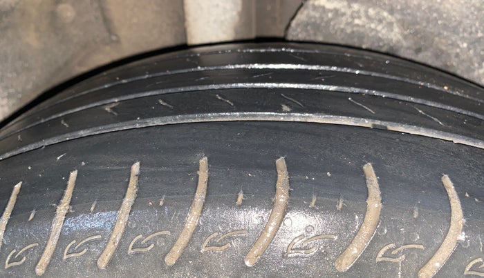 2022 KIA CARENS LUXURY PLUS 1.4 PETROL 7 STR, Petrol, Manual, 43,820 km, Right Rear Tyre Tread